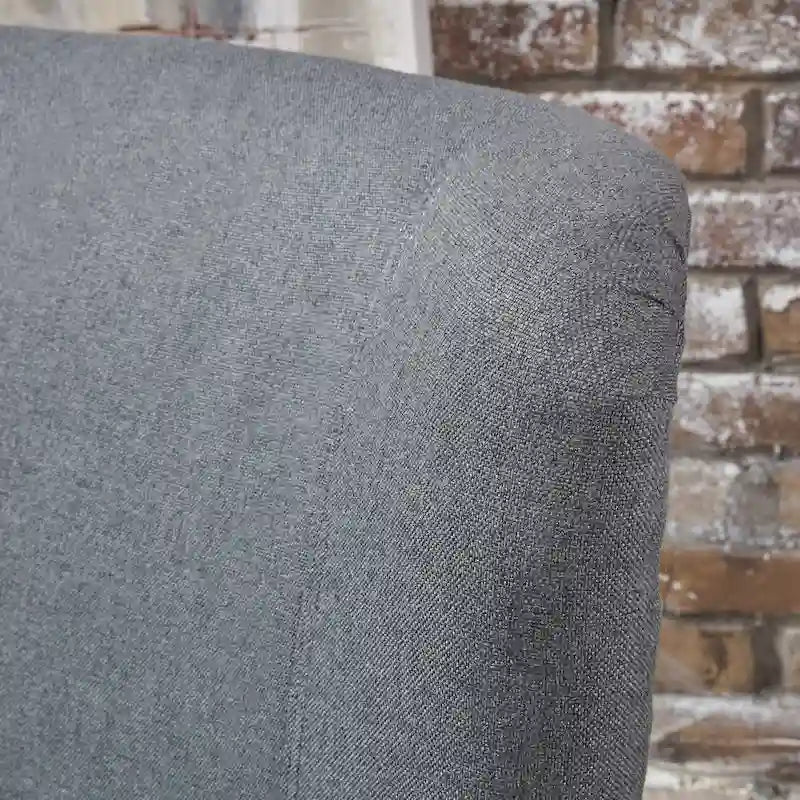 27 Fauteuil d'appoint à dossier haut avec dossier à oreilles et pieds en bouleau