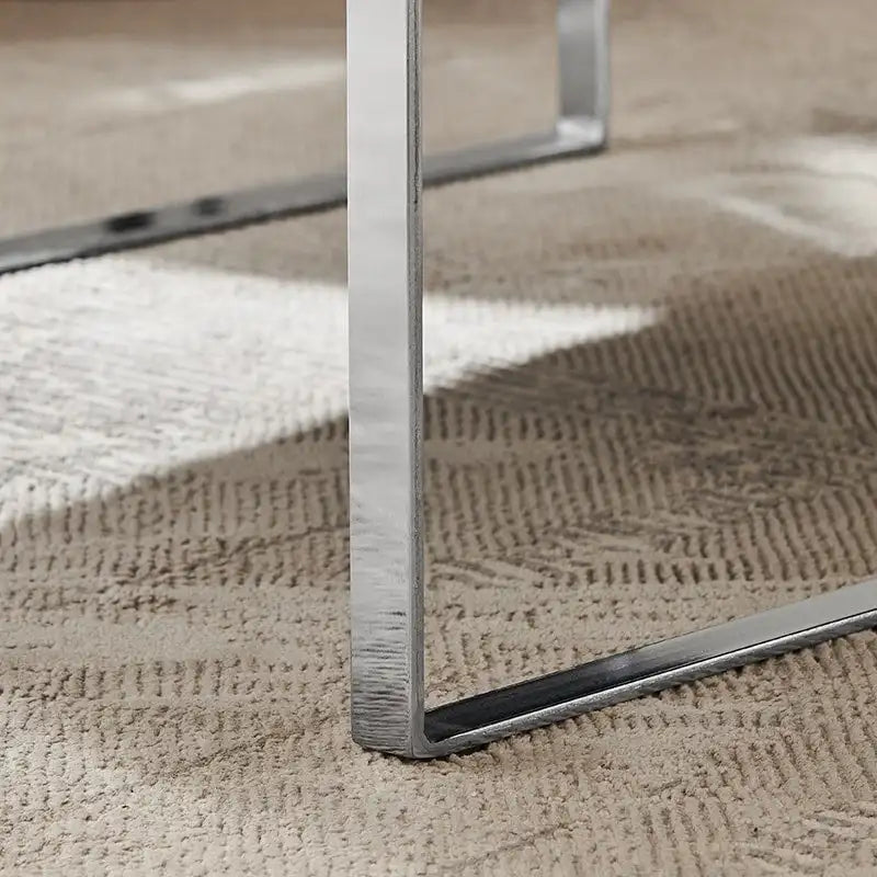 Fauteuil moderne en similicuir PU avec accoudoirs et piètement en acier noir