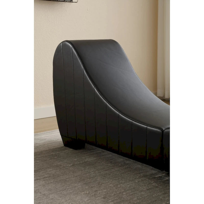Chaise longue de yoga incurvée en similicuir moderne pour l'étirement et la relaxation